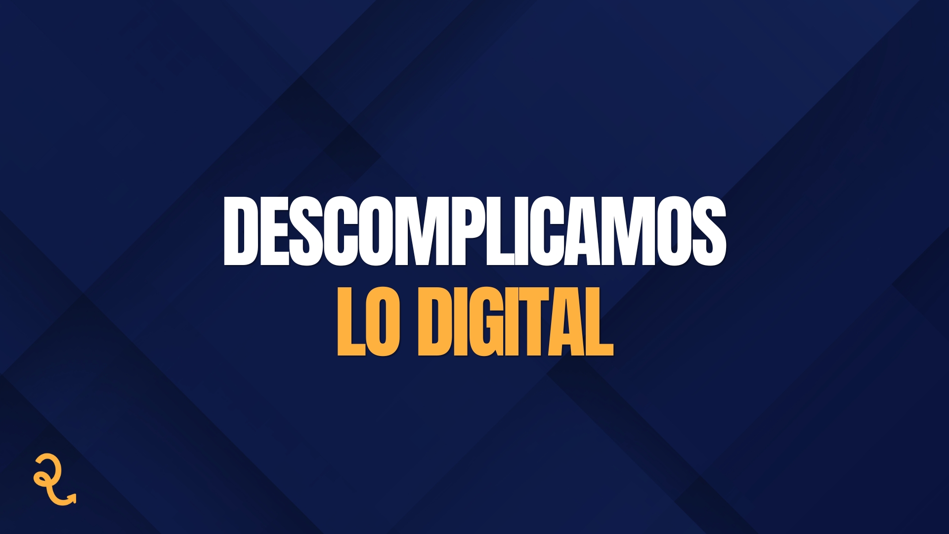 Lema de 2laabs «Descomplicamos lo digital» en blanco y naranja sobre fondo azul marino